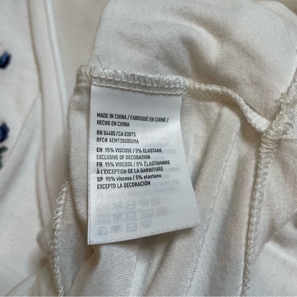 American Eagle Outfitters Soft & Sexy White V-Neck Tee Size Small w/ Embroidery - Picture 7 of 12